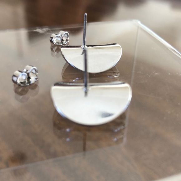 Vintage Avon curved disc pierced earrings silver tone - Picture 11 of 16